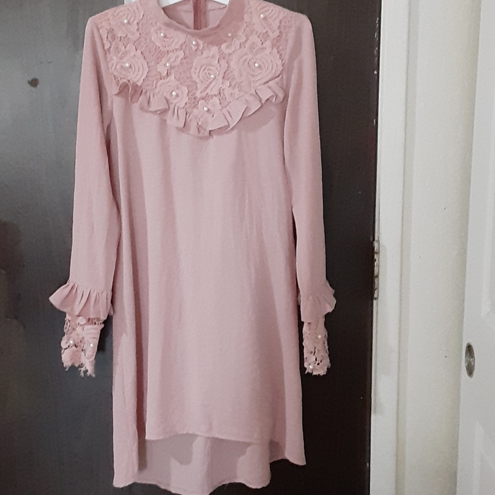 Embroidery short crew neck  dress